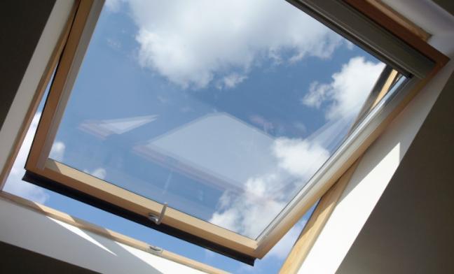Pose de fenêtres de toit Velux
